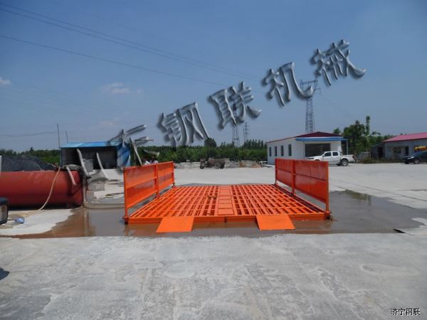 山東汶上和潤建材安裝5米寬7米長免基礎(chǔ)洗車機